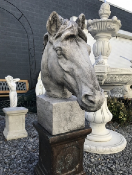 Detaillierter Pferdekopf aus Polyresin, großer Pferdekopf, Gartenstatue