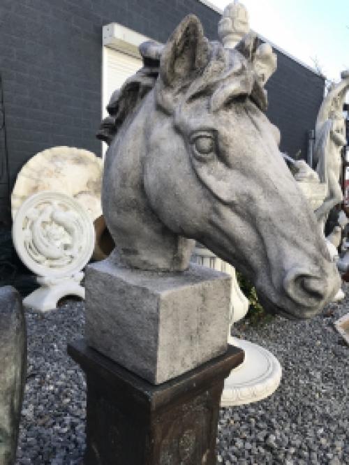 Detailed horse head made of polyresin, large horse head, garden statue