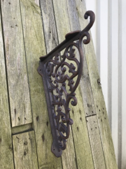 Pair of shelf supports, bracket, cast iron, nice and attractive model