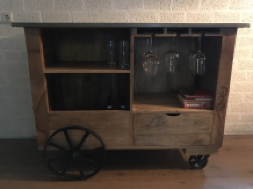 Driving bar, industrial look, with 2 large iron wheels