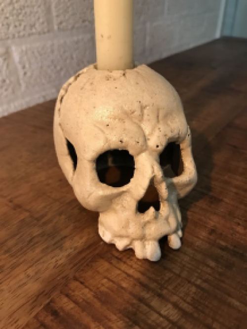 Skull as a candlestick, candle holder as a skull