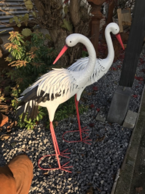 Leuke set tuinbeelden, metalen ooievaars in kleur