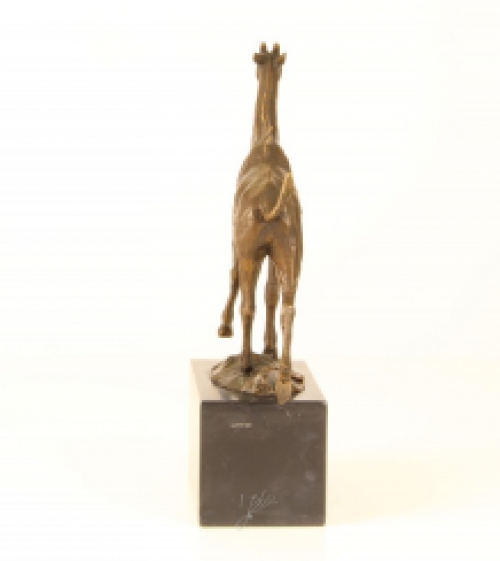 A bronze statue/sculpture of a giraffe