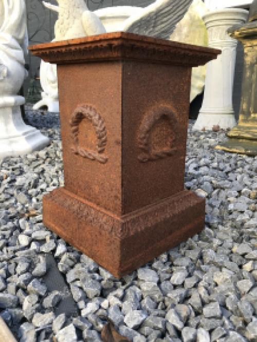 Cast iron base, small column with a rustic surface, small model