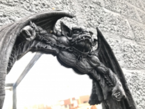 Spiegel mit Gargoyle-Rahmen, exklusiver Spiegel, Polystone