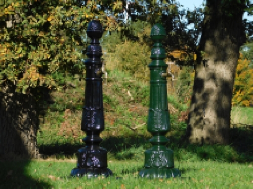 Ornate floor-standing water tap - dark green - aluminium