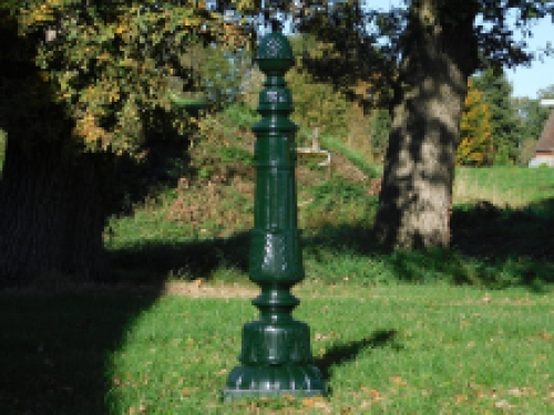 Ornate floor-standing water tap - dark green - aluminium