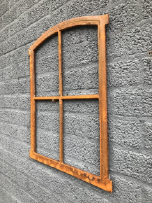 Cast iron window ''Rost'' : 47.5 x 63