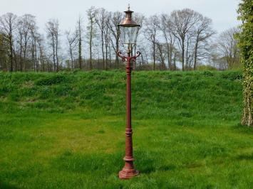 Gartenlampe, gusseiserner Laternenpfahl mit Schirm, klassisch