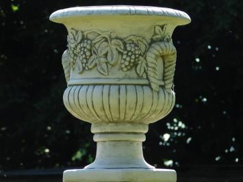 Gartenvase mit Weintrauben auf Sockel - 97 cm - Stein