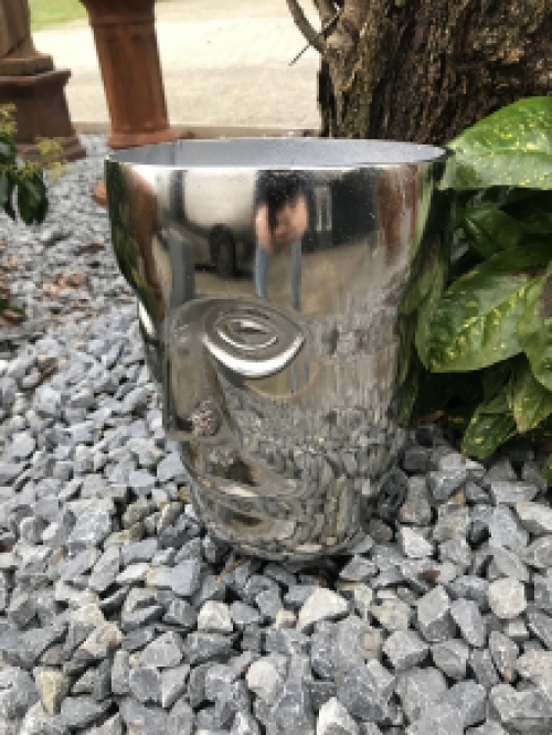 Schöne Aluminium-Vase, rund in Form eines Gesichts, Nickel