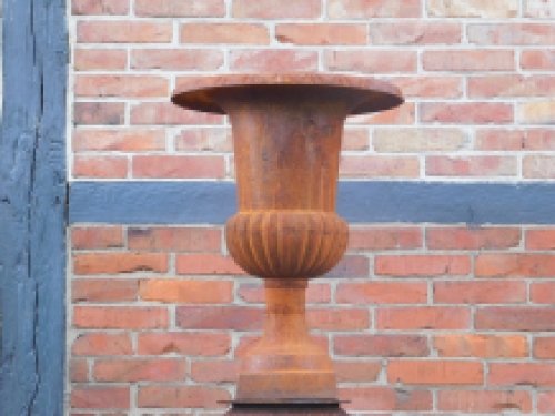 Garden vase cast iron X - on iron pedestal very fine and beautiful design