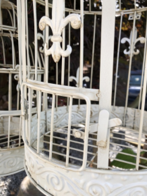 Set of beautiful round white metal bird cages, very beautiful in design!!