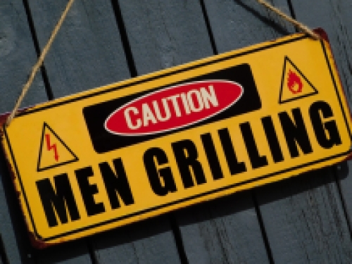 Wandbord - Caution Men Grilling - metaal