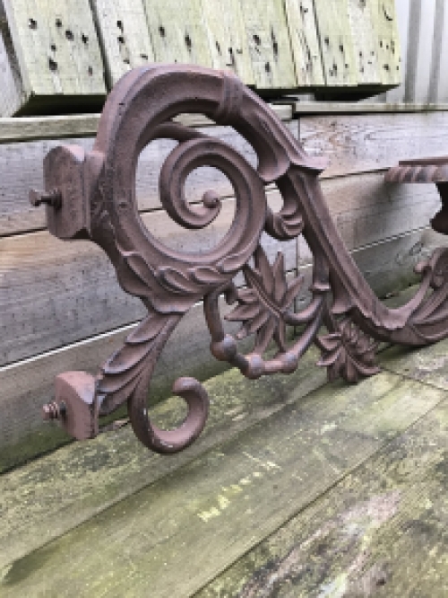 Large cast iron wall sconce, very heavy, top quality!