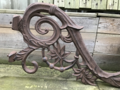 Large cast iron wall sconce, very heavy, top quality!