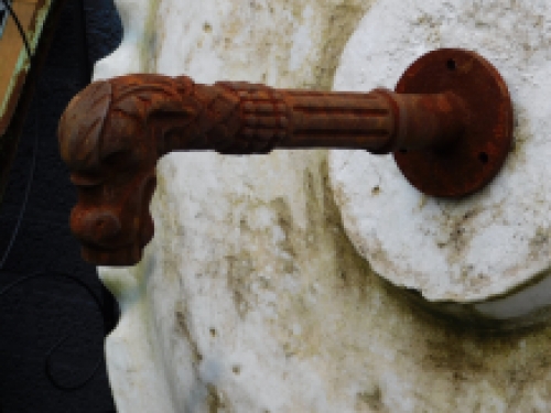 Wasserspeier, Brunnenauslauf, Brunnen - Fabelwesen Gargoyle als Speier