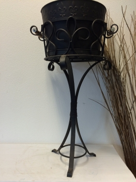 Beautiful metal wine cooler, beautiful wrought ironwork!