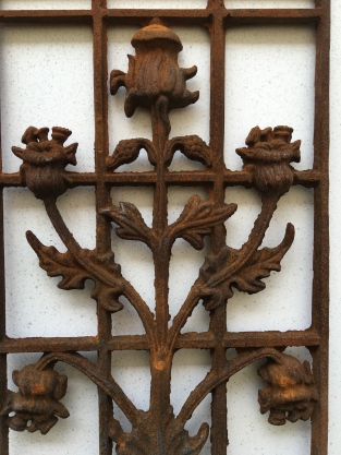 Cast iron wall ornament floral design, very nice!!!