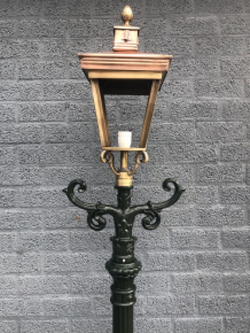 Outdoor lamp, lantern with ceramic fitting and glass, cast aluminium pole, green or black, with copper square shade, high 240 cm.