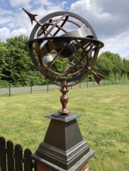 Sundial brass-copper-alu-large with earth as centre, on nice metal base, complete with signs and pointer, TOP!