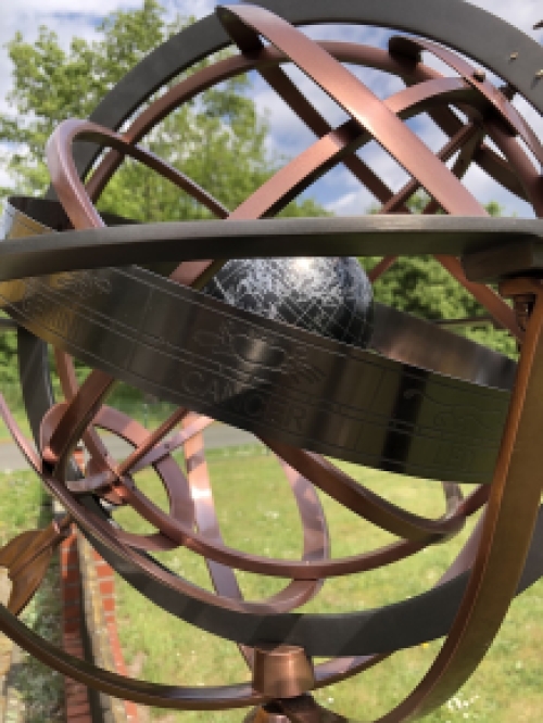 Sundial brass-copper-alu-large with earth as centre, on nice metal base, complete with signs and pointer, TOP!