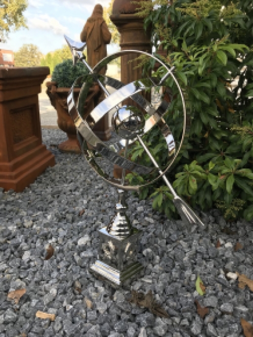 Beautiful sundial on foot, aluminum nickel plated, decoration for indoors and outdoors